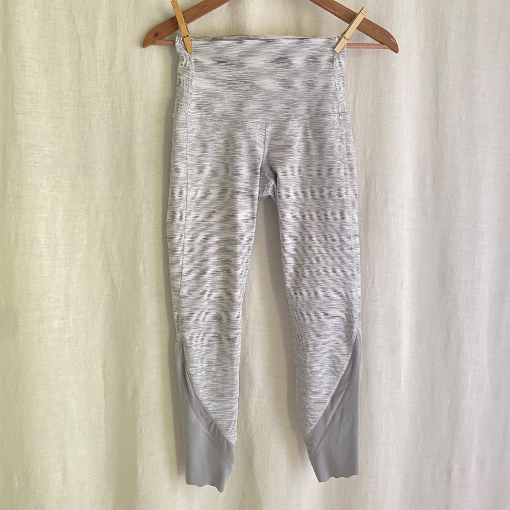 Lululemon Wunder Under Leggings Size 4 Special Edition Scalloped Edge 3/4 Crop